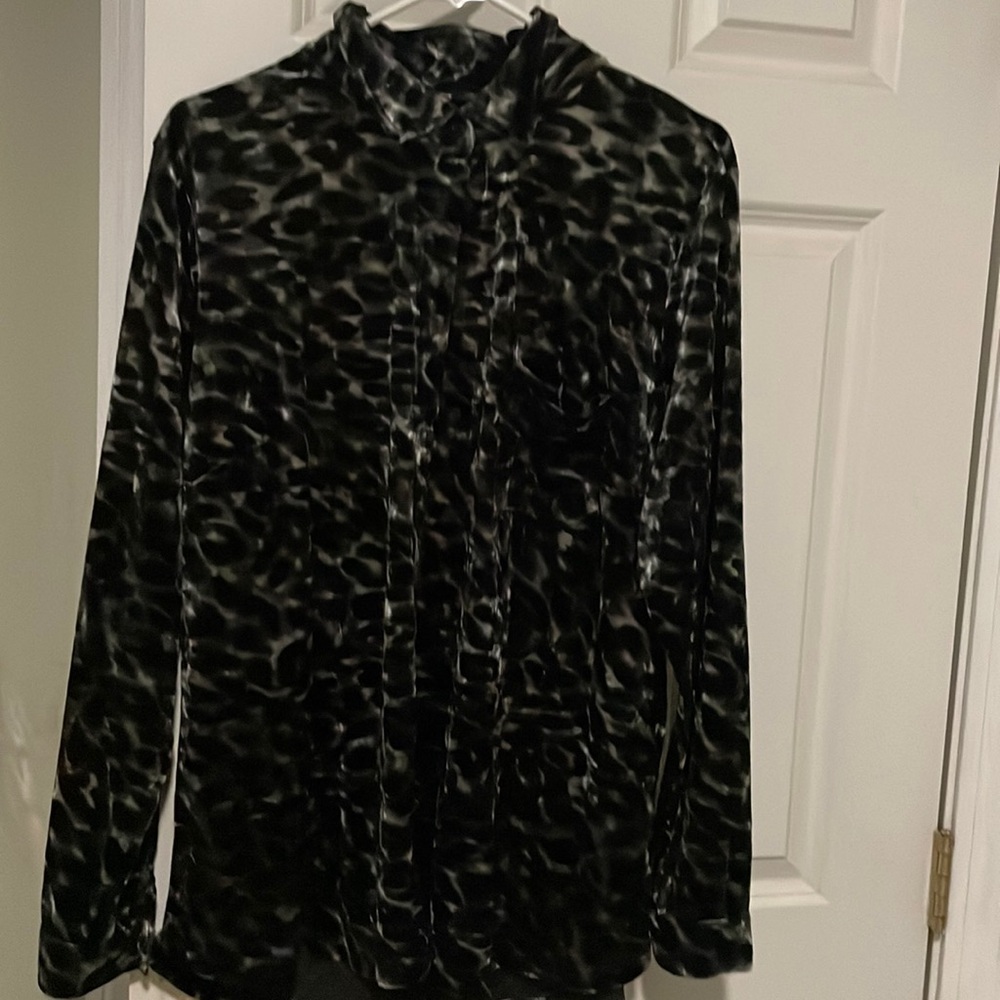 Belle by Kim Gravel size large  crushed velvet button down.